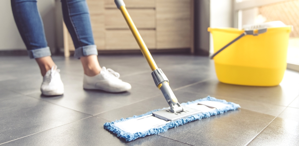 6 Techniques for How to Mop a Floor Correctly